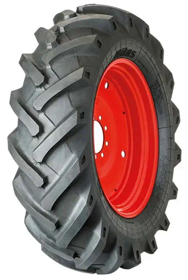 B18 pneu pro zahradní traktory s univerzálním dezénem.